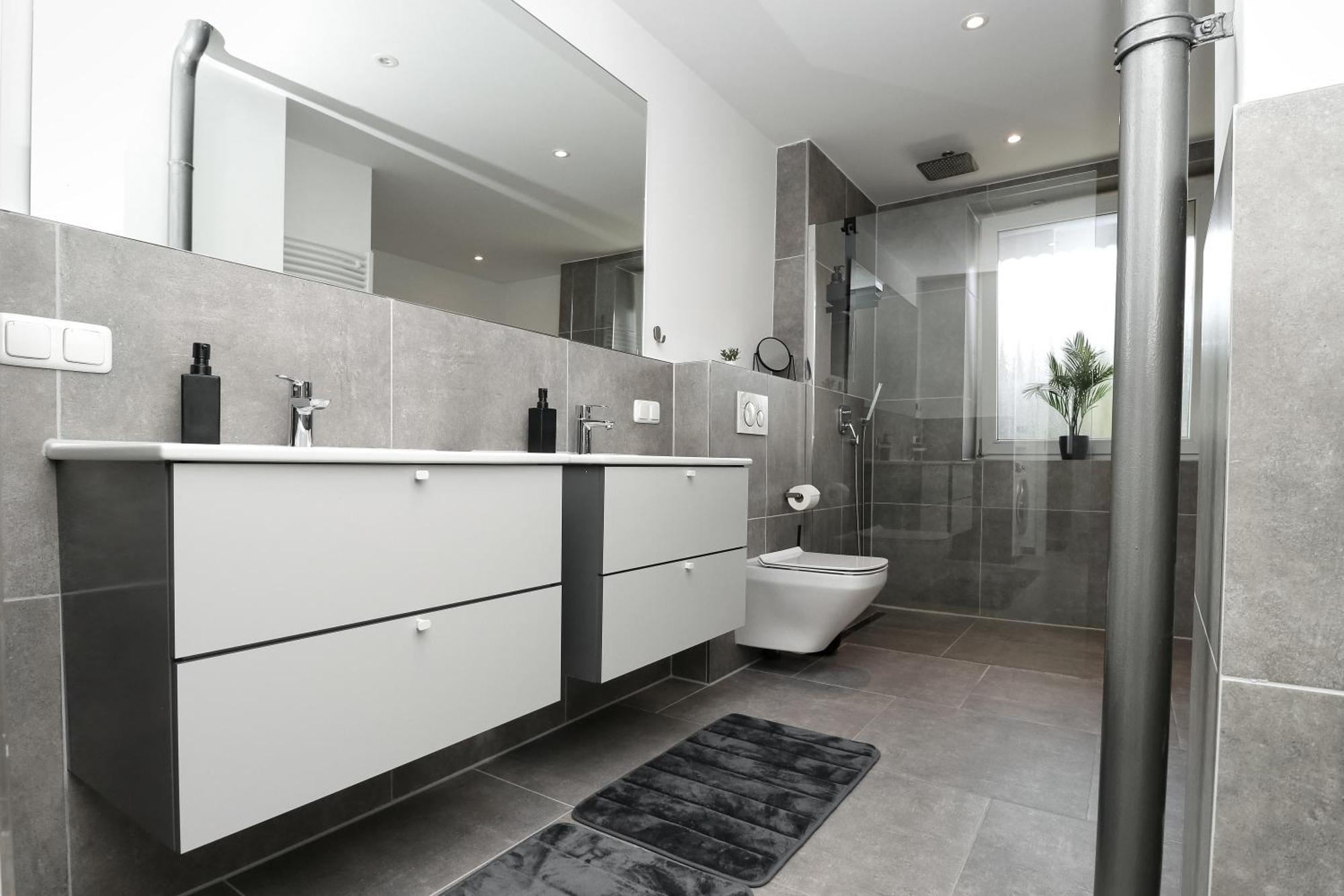 Lightplace • Grosse • 3 Schlafzimmer • Boxspring • Smart Tv • Biergarten • Restaurant Apartment Braunschweig