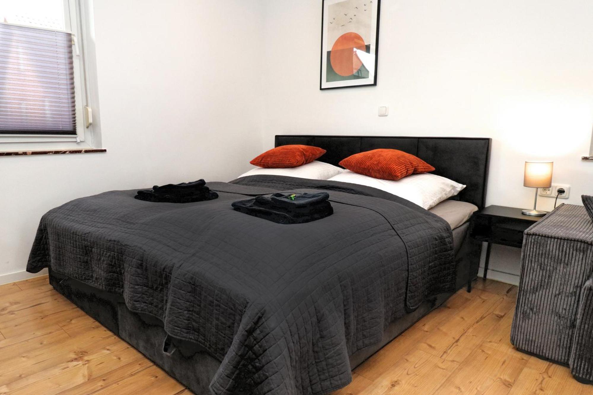 Lightplace • Grosse • 3 Schlafzimmer • Boxspring • Smart Tv • Biergarten • Restaurant