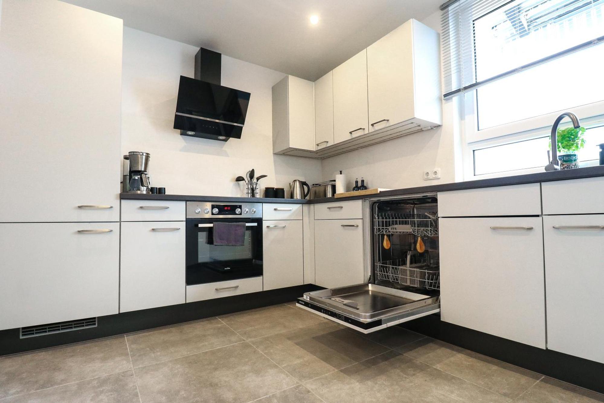Apartment Lightplace • Grosse • 3 Schlafzimmer • Boxspring • Smart Tv • Biergarten • Restaurant *