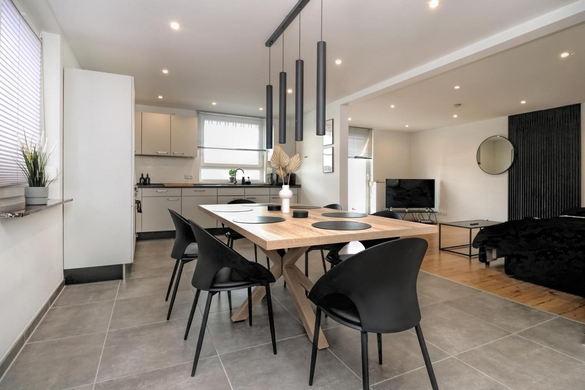 Apartment Lightplace • Grosse • 3 Schlafzimmer • Boxspring • Smart Tv • Biergarten • Restaurant
