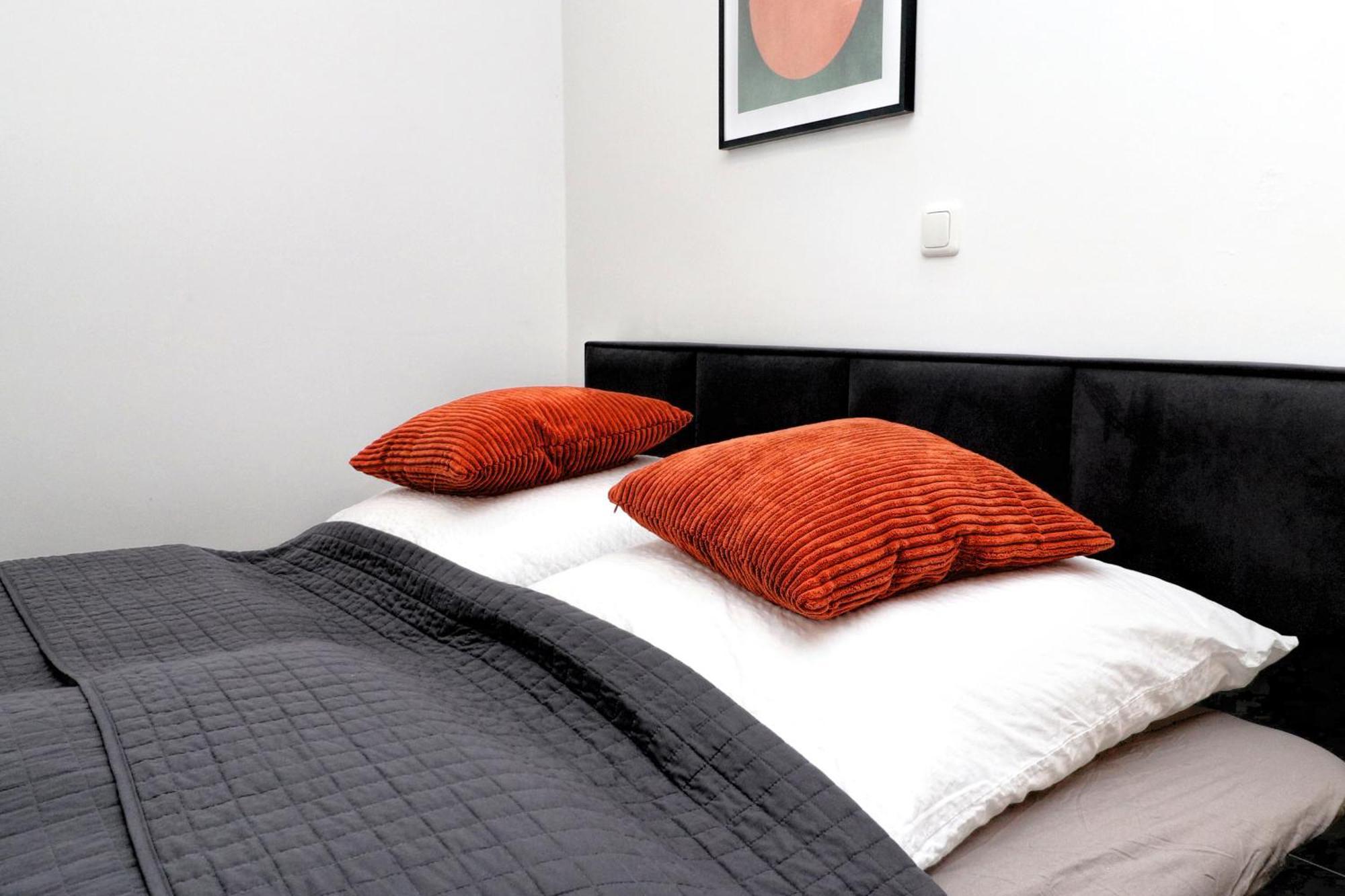 Lightplace • Grosse • 3 Schlafzimmer • Boxspring • Smart Tv • Biergarten • Restaurant Apartment *